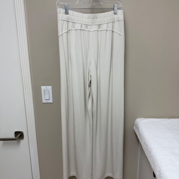 NEW! Lululemon BeCalm Mid-Rise Wide-Leg Pant Light Ivory Size Small W5GRXS $98 - Picture 7 of 17